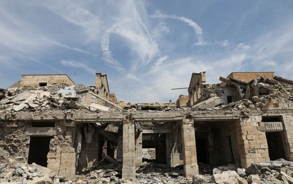 Debris lies at the railway station in Mosul, Iraq, April 5, 2017. - Sputnik International