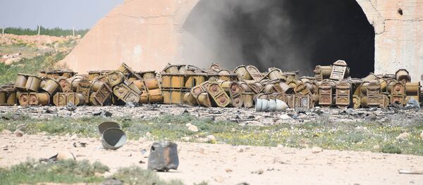 US missile attack on the Syrian airfield US missile attack on the Syrian airfield - Sputnik International