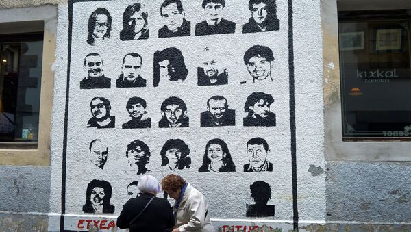 Women speak alongside a mural depicting imprisoned armed Basque group ETA members, under which reads We Want Them Home, in the Basque town of Hernani, Spain March 31, 2017. - Sputnik International