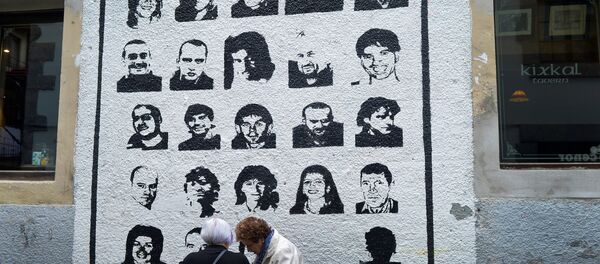 Women speak alongside a mural depicting imprisoned armed Basque group ETA members, under which reads We Want Them Home, in the Basque town of Hernani, Spain March 31, 2017. Women speak alongside a mural depicting imprisoned armed Basque group ETA members, under which reads We Want Them Home, in the Basque town of Hernani, Spain March 31, 2017. - Sputnik International