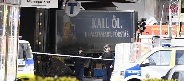 Police cordon off the truck which crashed into the Ahlens department store at Drottninggatan in central Stockholm Police cordon off the truck which crashed into the Ahlens department store at Drottninggatan in central Stockholm - Sputnik International
