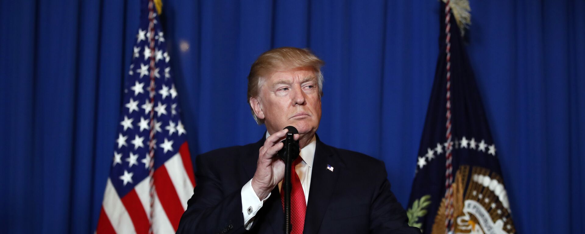 President Donald Trump speaks at Mar-a-Lago in Palm Beach, Fla., Thursday, April 6, 2017, after the U.S. fired a barrage of cruise missiles into Syria Thursday night in retaliation for this week's gruesome chemical weapons attack against civilians. - Sputnik International, 1920, 02.04.2023