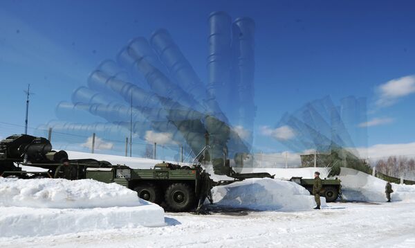 Soldiers of the 4th Brigade Air Defense (NORAD) air and space defense forces (ASD) during the deployment of the Launcher antiaircraft missile system S-400 Triumph at a site in the Moscow region. Multi exposure. Soldiers of the 4th Brigade Air Defense (NORAD) air and space defense forces (ASD) during the deployment of the Launcher antiaircraft missile system S-400 Triumph at a site in the Moscow region. Multi exposure. - Sputnik International