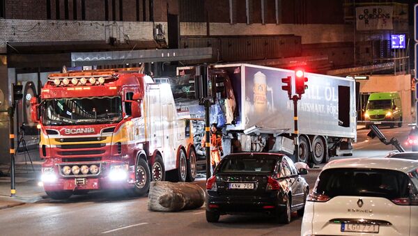 Tow trucks pull away the beer truck that crashed into the department store Ahlens after plowing down the Drottninggatan Street in central Stockholm, Sweden, April 8, 2017 - Sputnik International