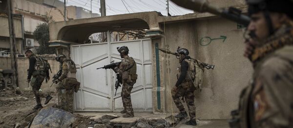 Iraqi special forces soldiers move toward the front line during fighting against Daesh in western Mosul, Iraq, March 17, 2017. - Sputnik International