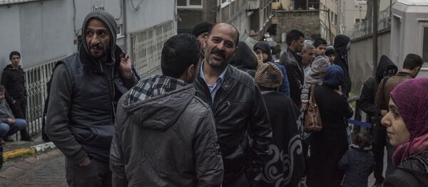Syrian refugees at the German Consulate in Istanbul - Sputnik International