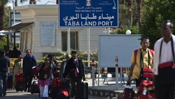 Tourists from India arrive in Egypt after crossing the Taba Land Port on February 18, 2014 - Sputnik International