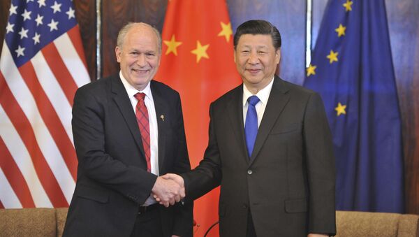 Chinese President Xi Jinping, right, and Alaska Governor Bill Walker greet each other at a meeting Friday, April 7, 2017, in Anchorage, Alaska - Sputnik International