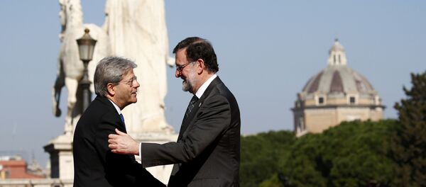Spain's Prime Minister Mariano Rajoy is welcomed by Italy's Prime Minister Paolo Gentiloni outside the city hall Campidoglio (Capitoline Hill) as EU leaders arrive for a meeting on the 60th anniversary of the Treaty of Rome, in Rome, Italy March 25, 2017. - Sputnik International