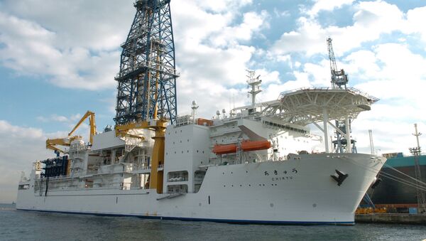 In this photo released from China's Xinhua news agenycy, the deep-sea drilling vessel Chikyu (the Earth in Japanese) makes its first public appearance in Yokohama, Japan, on Thursday December 15, 2005 - Sputnik International