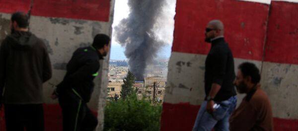 People stand behind a Lebanese Army barrier as smoke rises during clashes between Islamists and Palestinian Fatah gunmen in Ain al-Hilweh camp Palestinian refugee camp near Sidon, South Lebanon April 9, 2017 People stand behind a Lebanese Army barrier as smoke rises during clashes between Islamists and Palestinian Fatah gunmen in Ain al-Hilweh camp Palestinian refugee camp near Sidon, South Lebanon April 9, 2017 - Sputnik International