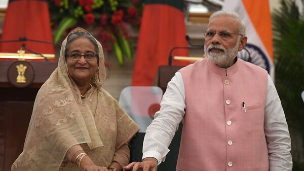 Indian Prime Minister Narendra Modi (R) and Bangladesh Prime Minister Sheikh Hasina jointly inaugurate a major road named after Bangabandhu Mujibur Rehman during an agreement signing ceremony after a meeting in New Delhi on April 8, 2017 - Sputnik International