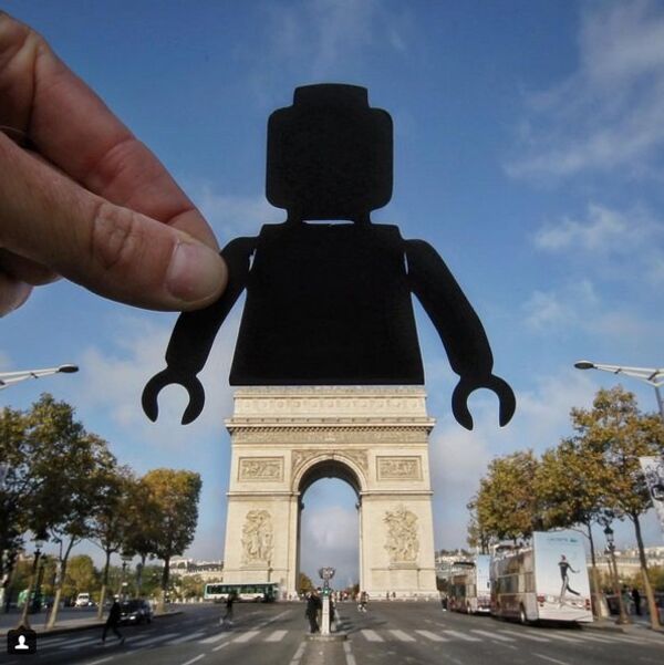'I See Things You Don't See!' Artist Transforms the World With Paper Cutouts - Sputnik International