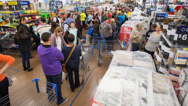 Customers save big at Walmart's Black Friday shopping event on Thursday, Nov. 26, 2015 in Rogers, Ark. - Sputnik International