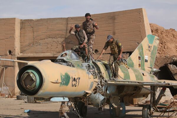 Syrian Democratic Forces (SDF) fighters gesture while posing on a damaged airplane inside Tabqa military airport after taking control of it from Islamic State fighters, west of Raqqa city, Syria April 9, 2017 Syrian Democratic Forces (SDF) fighters gesture while posing on a damaged airplane inside Tabqa military airport after taking control of it from Islamic State fighters, west of Raqqa city, Syria April 9, 2017 - Sputnik International