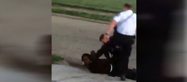 WATCH: Ohio Officer Caught on Cam Kicking a Handcuffed Suspect Reassigned - Sputnik International