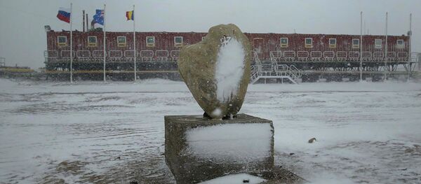 China's Xinhua News Agency released this photo, the first snowfall in 2006 hits China's Zhongshan Station in Antarctica on Tuesday, Jan. 24, 2006 China's Xinhua News Agency released this photo, the first snowfall in 2006 hits China's Zhongshan Station in Antarctica on Tuesday, Jan. 24, 2006 - Sputnik International
