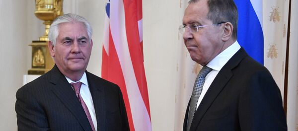 Russian Foreign Minister Sergei Lavrov (R) welcomes US Secretary of State Rex Tillerson before a meeting in Moscow on April 12, 2017 Russian Foreign Minister Sergei Lavrov (R) welcomes US Secretary of State Rex Tillerson before a meeting in Moscow on April 12, 2017 - Sputnik International