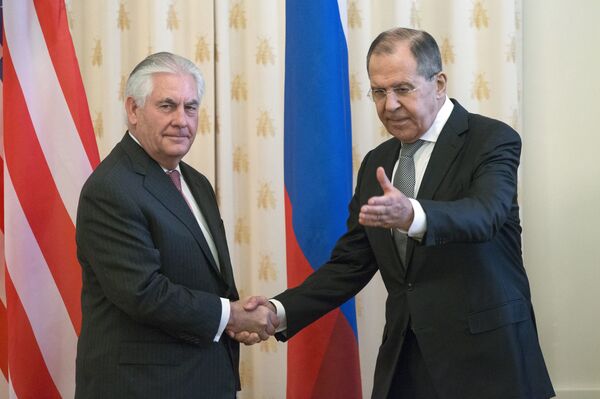 US Secretary of State Rex Tillerson and Russian Foreign Minister Sergey Lavrov, shakes hands prior to their talks in Moscow, Russia, Thursday, April 12, 2017 - Sputnik International