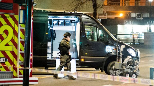 Police have block a area in central Oslo and arrested a man after the discovery of bomb-like device, in Oslo, Norway April 8, 2017 - Sputnik International