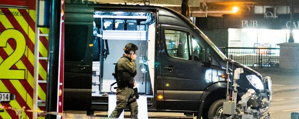 Police have block a area in central Oslo and arrested a man after the discovery of bomb-like device, in Oslo, Norway April 8, 2017 - Sputnik International