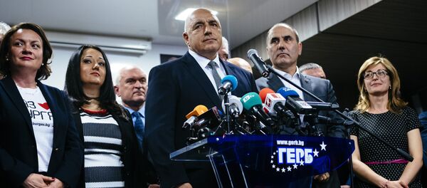 Head of the centre-right GERB party and former prime minister Boyko Borisov (C) speaks to media in Sofia on March 26, 2017, after his party won the country's parliamentary election - Sputnik International