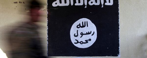 A member of the Iraqi rapid response forces walks past a wall painted with the black flag commonly used by Islamic State militants, at a hospital damaged by clashes during a battle between Iraqi forces and Islamic State militants in the Wahda district of eastern Mosul, Iraq, January 8, 2017. A member of the Iraqi rapid response forces walks past a wall painted with the black flag commonly used by Islamic State militants, at a hospital damaged by clashes during a battle between Iraqi forces and Islamic State militants in the Wahda district of eastern Mosul, Iraq, January 8, 2017. - Sputnik International