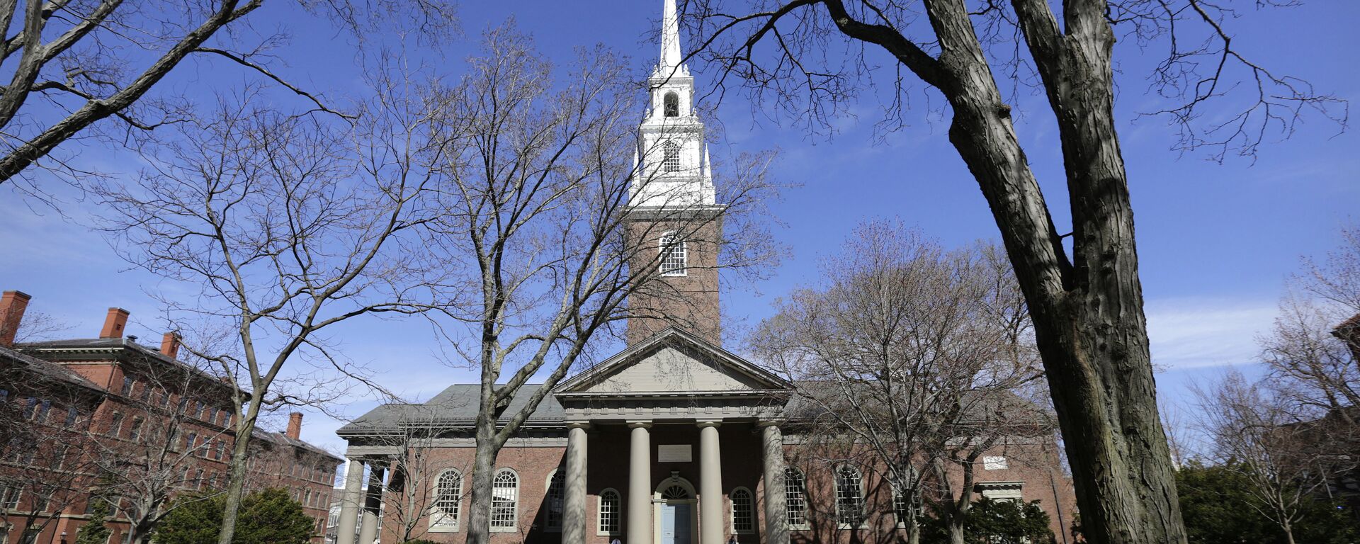 In this Sunday, March 13, 2016, photo people walk near Memorial Church, behind, on the campus of Harvard University, in Cambridge, Mass. Amid scrutiny from Congress and campus activists, colleges across the country are under growing pressure to reveal the financial investments made using their endowments. - Sputnik International, 1920, 27.04.2022