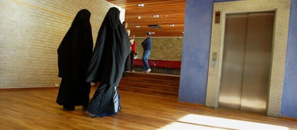 Two muslim girls with burqas is walking inside the Burgarden secondary school in sweden vestern town Gothenburg (file) Two muslim girls with burqas is walking inside the Burgarden secondary school in sweden vestern town Gothenburg (file) - Sputnik International