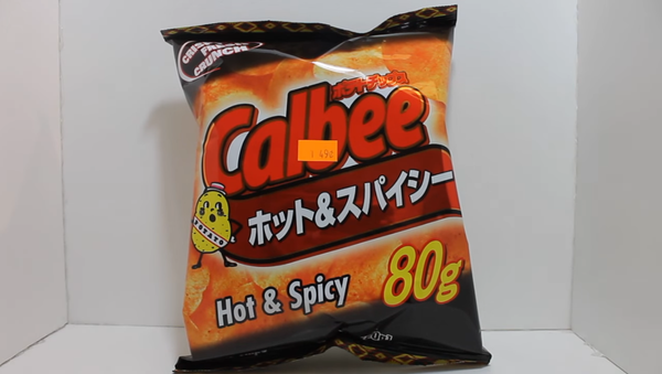 A bag of Calbee potato chips from Japan, Hot & Spicy flavor. - Sputnik International