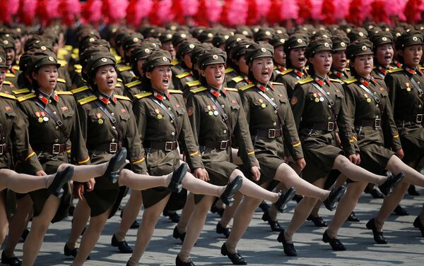 North Korean soldiers march and shout slogans during a military parade marking the 105th birth anniversary of country's founding father Kim Il Sung in Pyongyang, North Korea, April 15, 2017. - Sputnik International