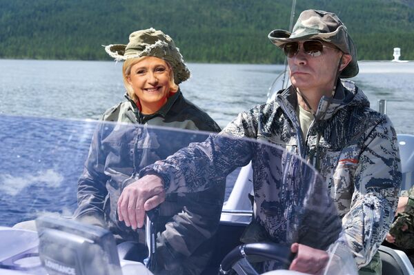 Marine Le Pen and Vladimir Putin (collage) Marine Le Pen and Vladimir Putin (collage) - Sputnik International