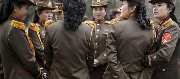 North Korean military band members chat before a military parade on Saturday, April 15, 2017 - Sputnik International