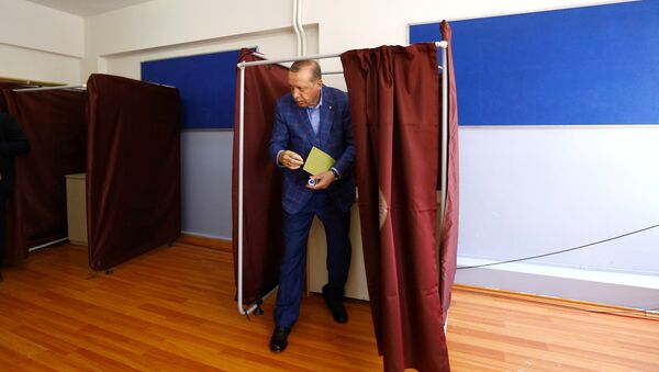 Turkish President Tayyip Erdogan leaves a voting booth at a polling station during a referendum in Istanbul, Turkey, April 16, 2017. - Sputnik International