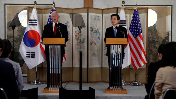 U.S. Vice President Mike Pence speaks beside acting South Korean President and Prime Minister Hwang Kyo-ahn during a news conference in Seoul, South Korea, April 17, 2017 - Sputnik International