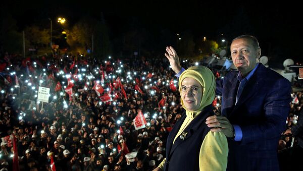 Turkish President Tayyip Erdogan, accompanied by his wife Emine Erdogan, addresses his supporters in Istanbul, Turkey, late April 16, 2017 - Sputnik International