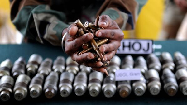 Indian army officials display arms and ammunition at Handwara in north Kashmir some 80 km from Srinagar on May 9,2011 - Sputnik International