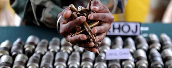 Indian army officials display arms and ammunition at Handwara in north Kashmir some 80 km from Srinagar on May 9,2011 Indian army officials display arms and ammunition at Handwara in north Kashmir some 80 km from Srinagar on May 9,2011 - Sputnik International