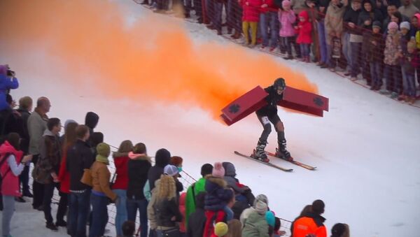 Insane Costumes and 25-Meter Puddle: Skiing Contest in Russia - Sputnik International