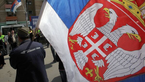 Kosovo Serb caring Serbian flag during the protest against recognition of Kosovo as an independent state, in the northern Serb-dominated part of the ethnically divided town of Mitrovica, Kosovo, Monday, April 22, 2013 - Sputnik International