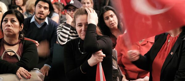 People react on election results during an election party of the Republican People's Party (Cumhuriyet Halk Partisi, CHP) in Berlin, on April 16, 2017 People react on election results during an election party of the Republican People's Party (Cumhuriyet Halk Partisi, CHP) in Berlin, on April 16, 2017 - Sputnik International