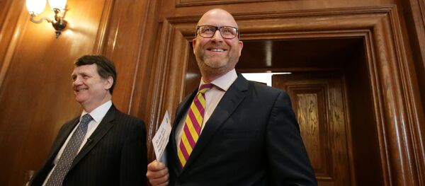 Leader of Britain's United Kingdom Independence Party (UKIP), Paul Nuttall (R) arives to deliver a Brexit speech in London on March 27, 2017 - Sputnik International
