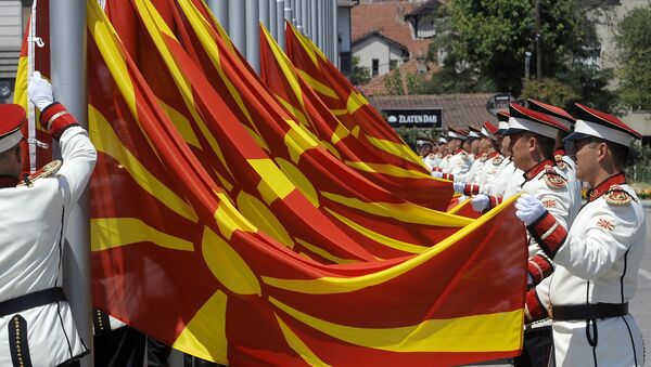Macedonian Army honor guard officers change the national flags during a special ceremony in front of the government building in Macedonia's capital Skopje, Friday, Aug. 9, 2013 - Sputnik International