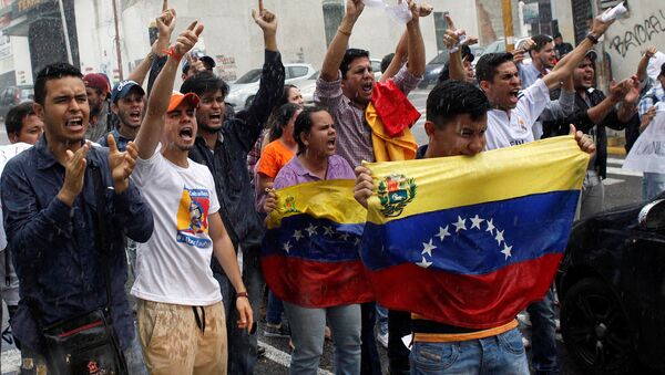 Opposition supporters shout slogans during a protest against Venezuelan President Nicolas Maduro's government in San Cristobal, Venezuela March 31, 2017 - Sputnik International