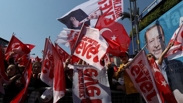 Supporters of Turkish President Tayyip Erdogan wave Turkey's national flags and Yes campaign flags during a rally for the upcoming referendum in Istanbul, Turkey, April 15, 2017 - Sputnik International