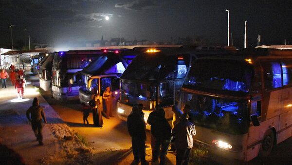 Syrian militants and members of their families from Madaya and Zabadani board buses heading to Ramousseh crossing, in Aleppo, on April 14, 2017, as part of a deal between the opposition and the Syrian government - Sputnik International