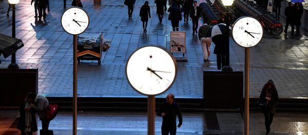 People walk accross a plaza in the Canary Wharf financial district, London, Britain, January 9, 2017 People walk accross a plaza in the Canary Wharf financial district, London, Britain, January 9, 2017 - Sputnik International