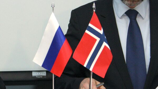Russian and Norwegian flags - Sputnik International