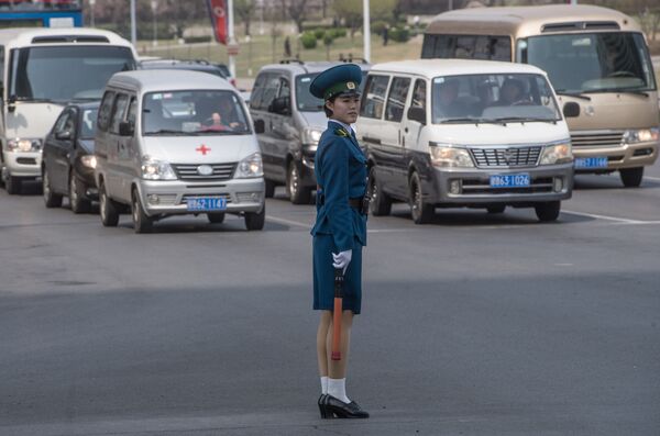 A policewoman directs traffic A policewoman directs traffic - Sputnik International