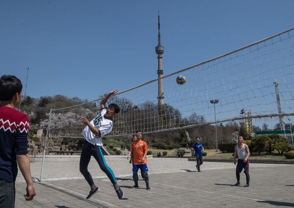 A game of volleyball in Pyongyang A game of volleyball in Pyongyang - Sputnik International